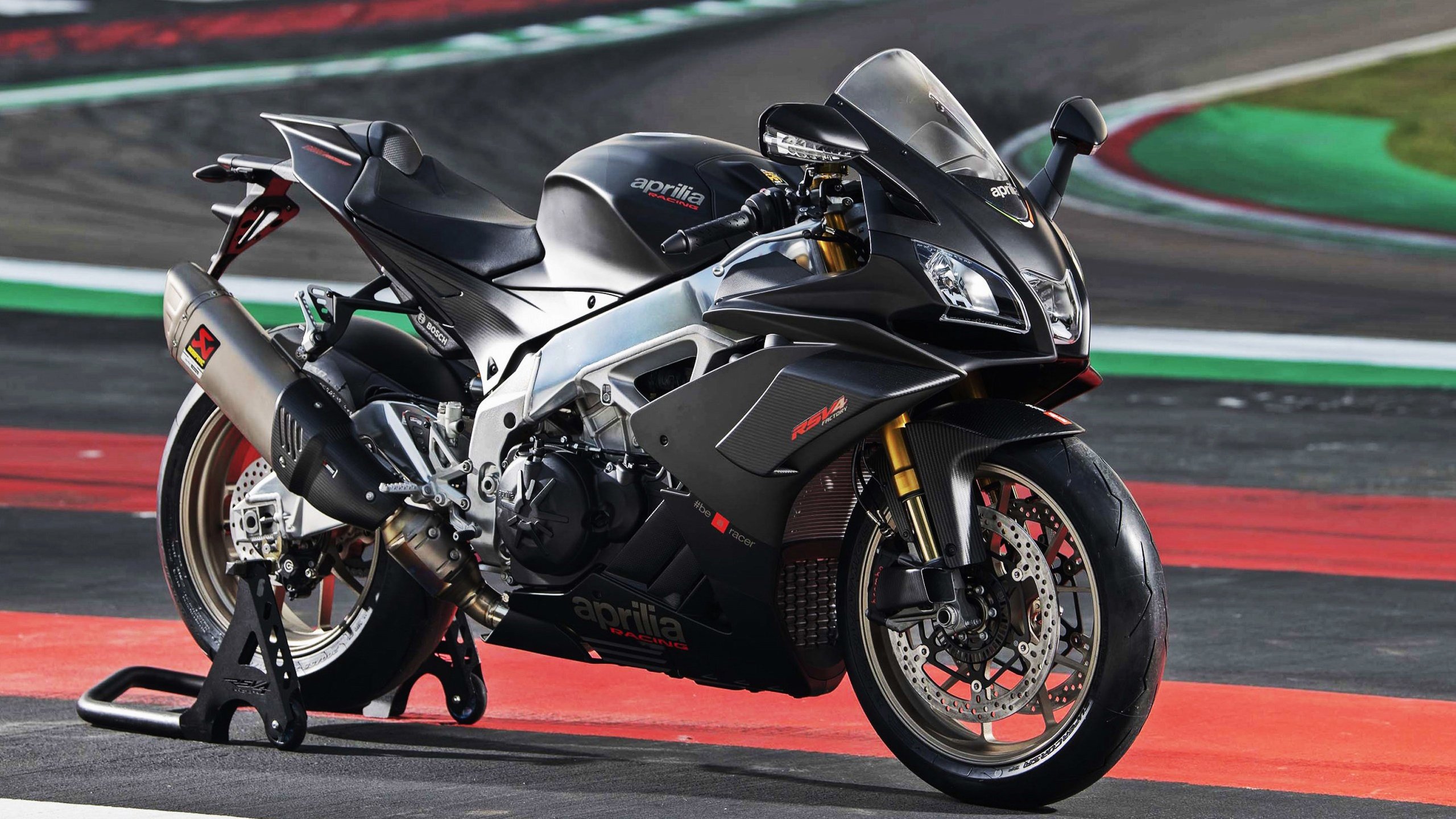 “尼古拉斯·桑特基的冷静头脑与执行力，帮助阿根廷美洲狮队攻占赛场”