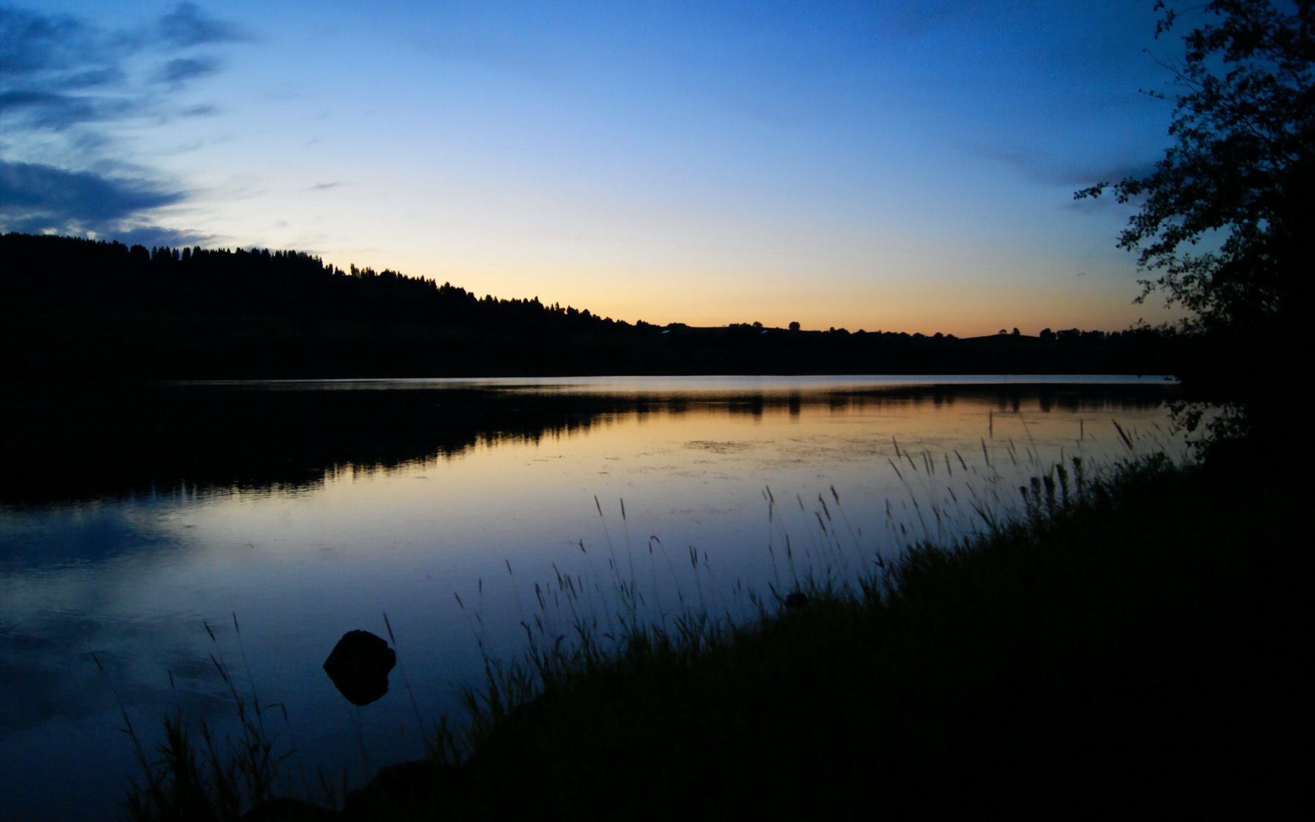 中国足球青少年训练装备采购计划启动,全国青少年足球训练营